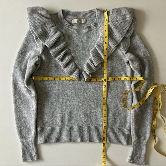 LOFT Gray Ruffle Trim Knit Sweater Puff Sleeves Spring Trend Size XS - Picture 5 of 6